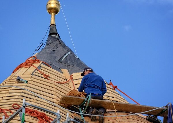 roofer-640x480-18591683.jpeg