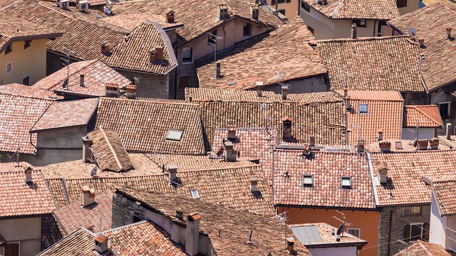 roofer-640x480-72013804.jpeg