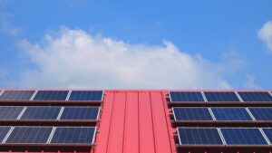 solar-panel-installer-640x480-70280840.jpeg