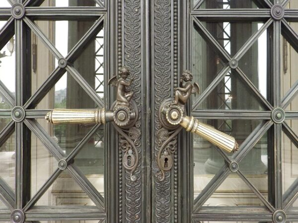 trusted-garage-door-services-in-lakewood-640x480-12713504.jpeg