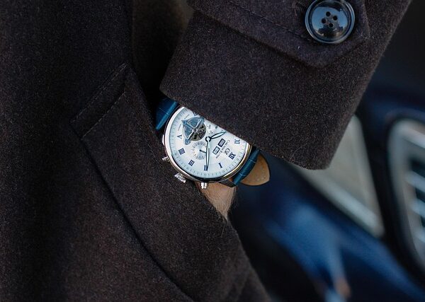 sell-your-rolex-watch-640x480-14135142.jpeg
